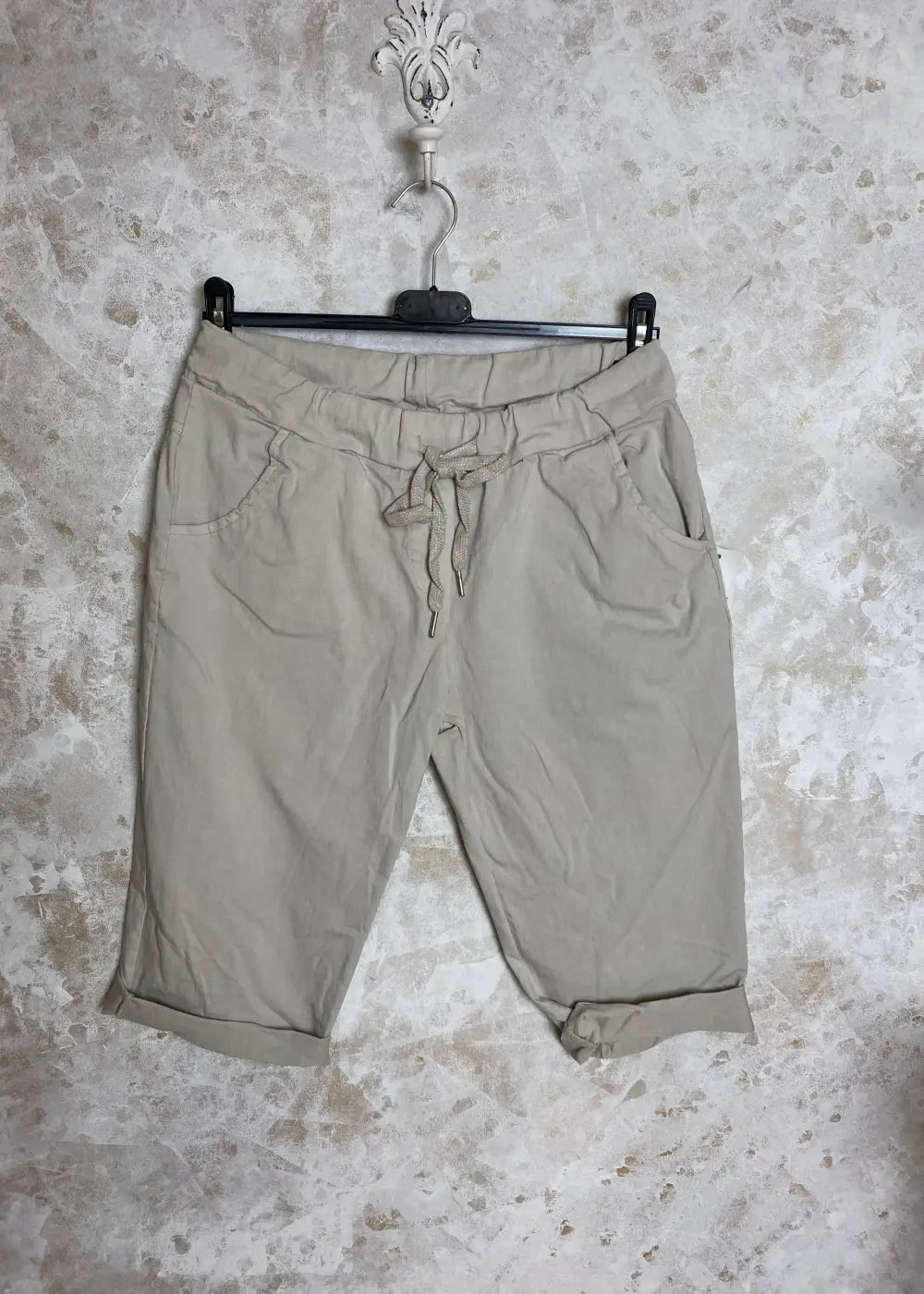 Caprit 570 eri värejä 0624 | beige | caprit ja shortsit