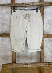 Caprit pluskoko 570 eri värejä 0525 | beige | caprit ja shortsit