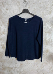 Superpehmeä Cashmere touch -neulepusero, jossa O-pääntie, pitkät hihat ja joustava, miellyttävä materiaali.