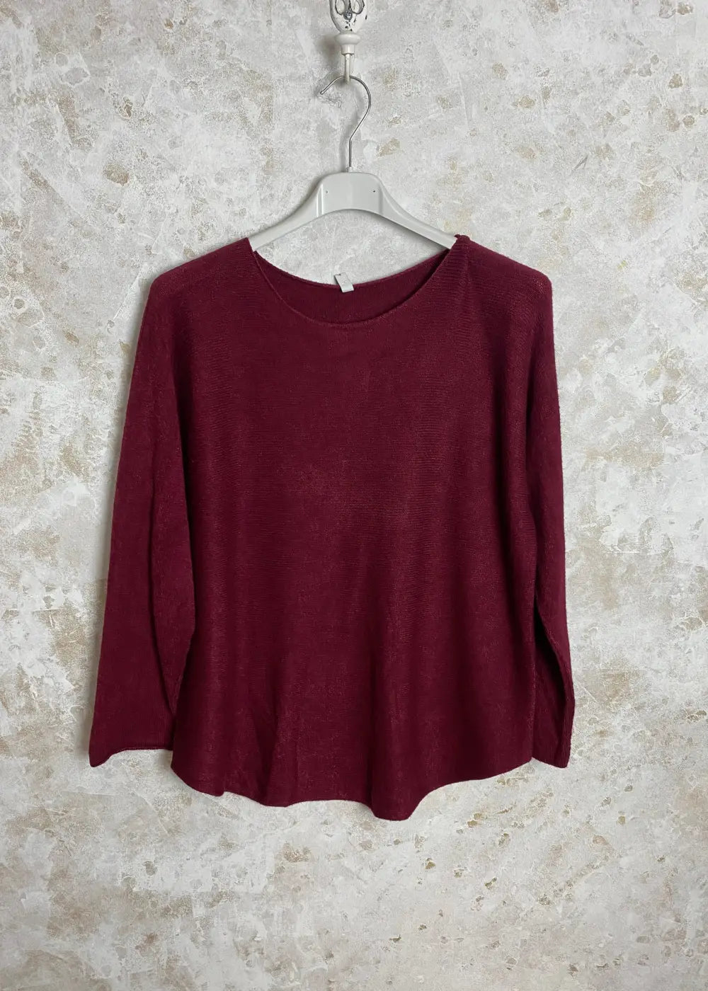 Superpehmeä Cashmere touch -neulepusero, jossa O-pääntie, pitkät hihat ja joustava, miellyttävä materiaali.